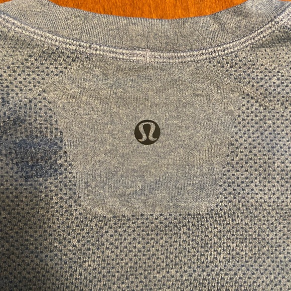 Lululemon men’s T shirt Size L - Picture 3 of 3